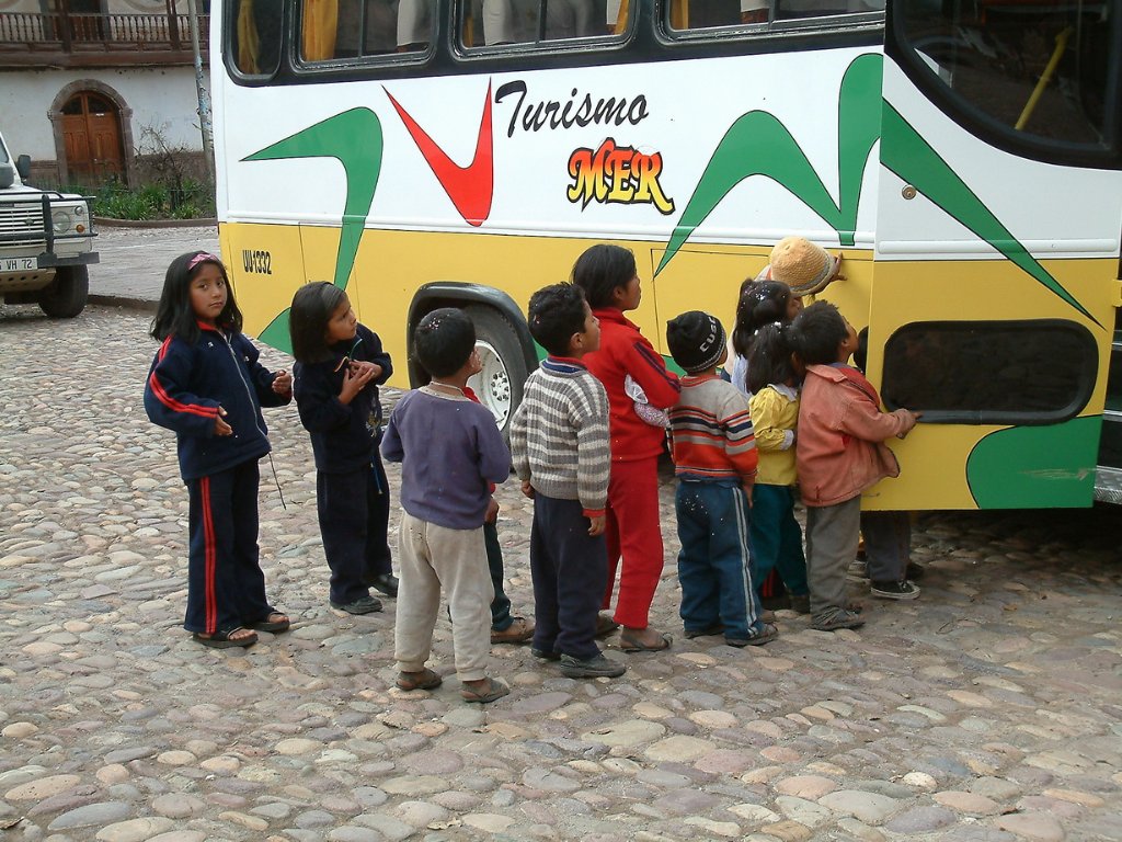 02-Children waiting for our bus for some candy.jpg - Children waiting for our bus for some candy